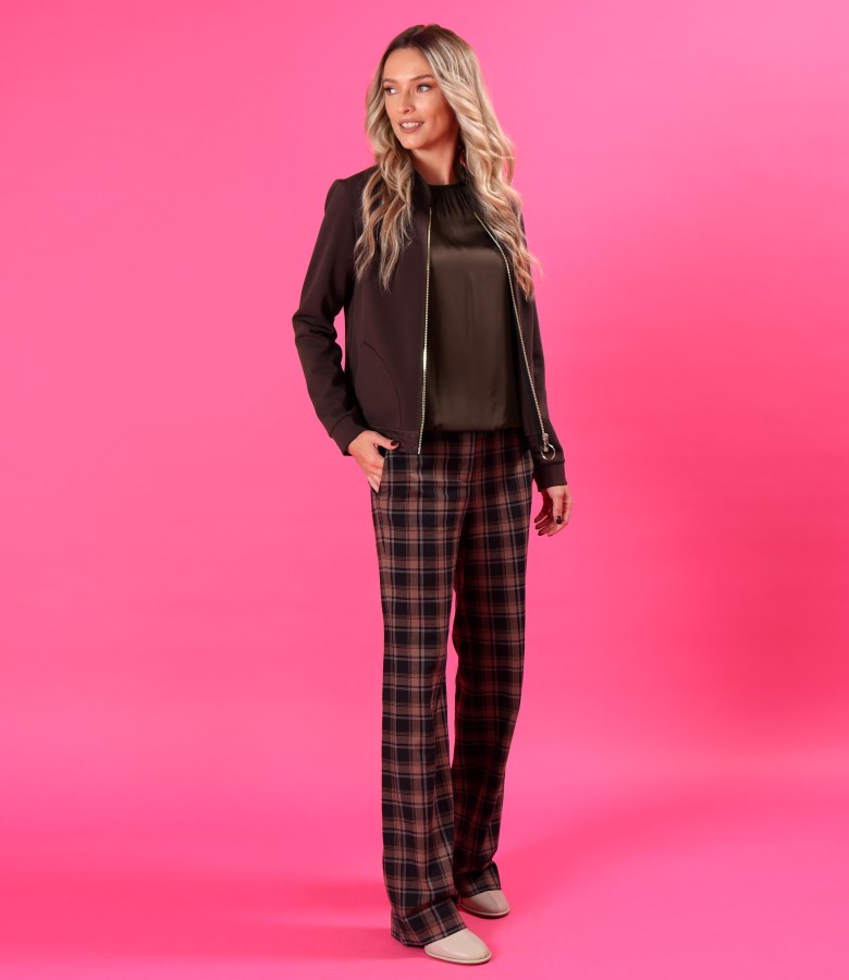 Smart-casual set with checked cotton trousers and a scuba-style blouse