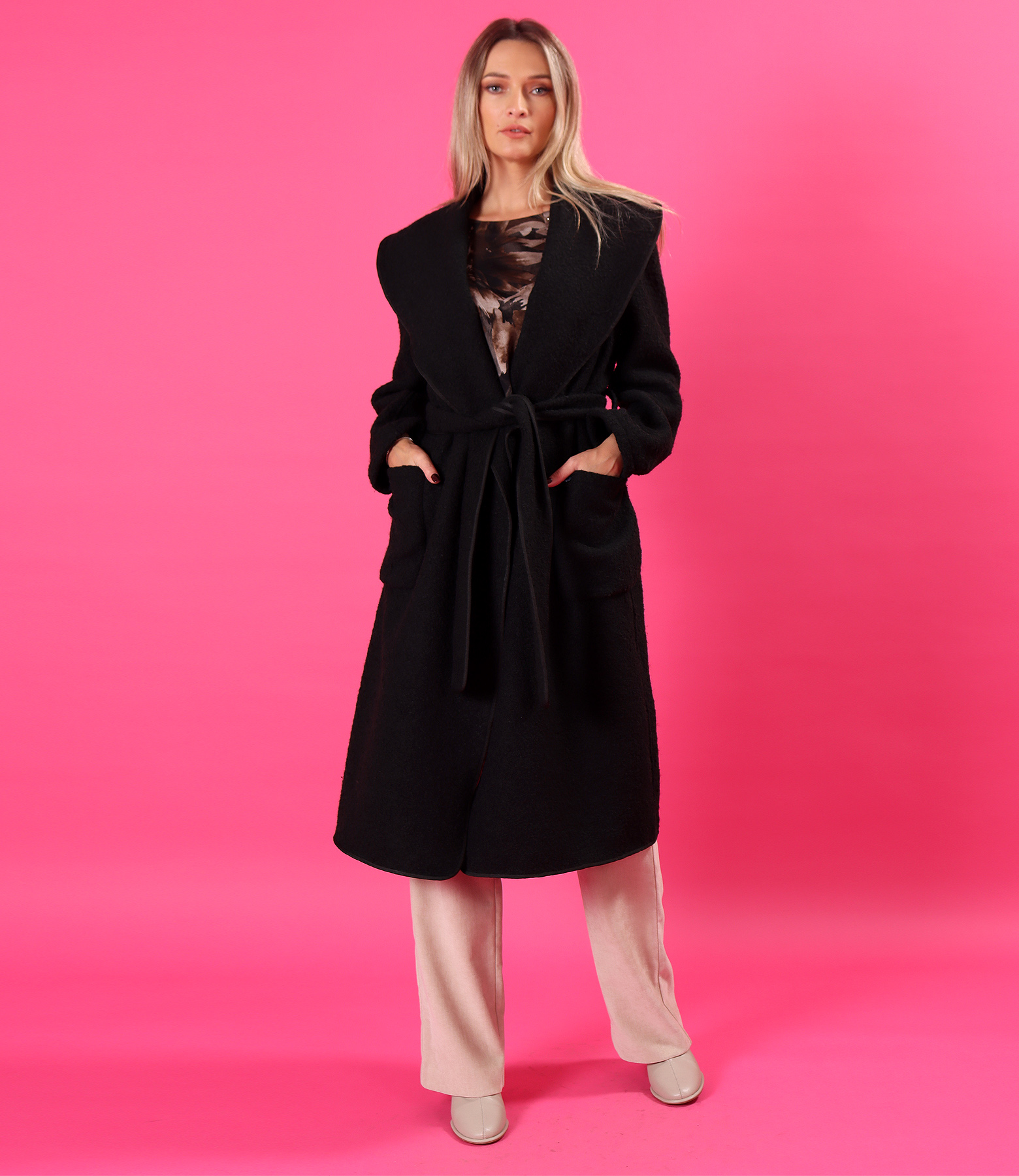 Elegant boucl wool-blend coat